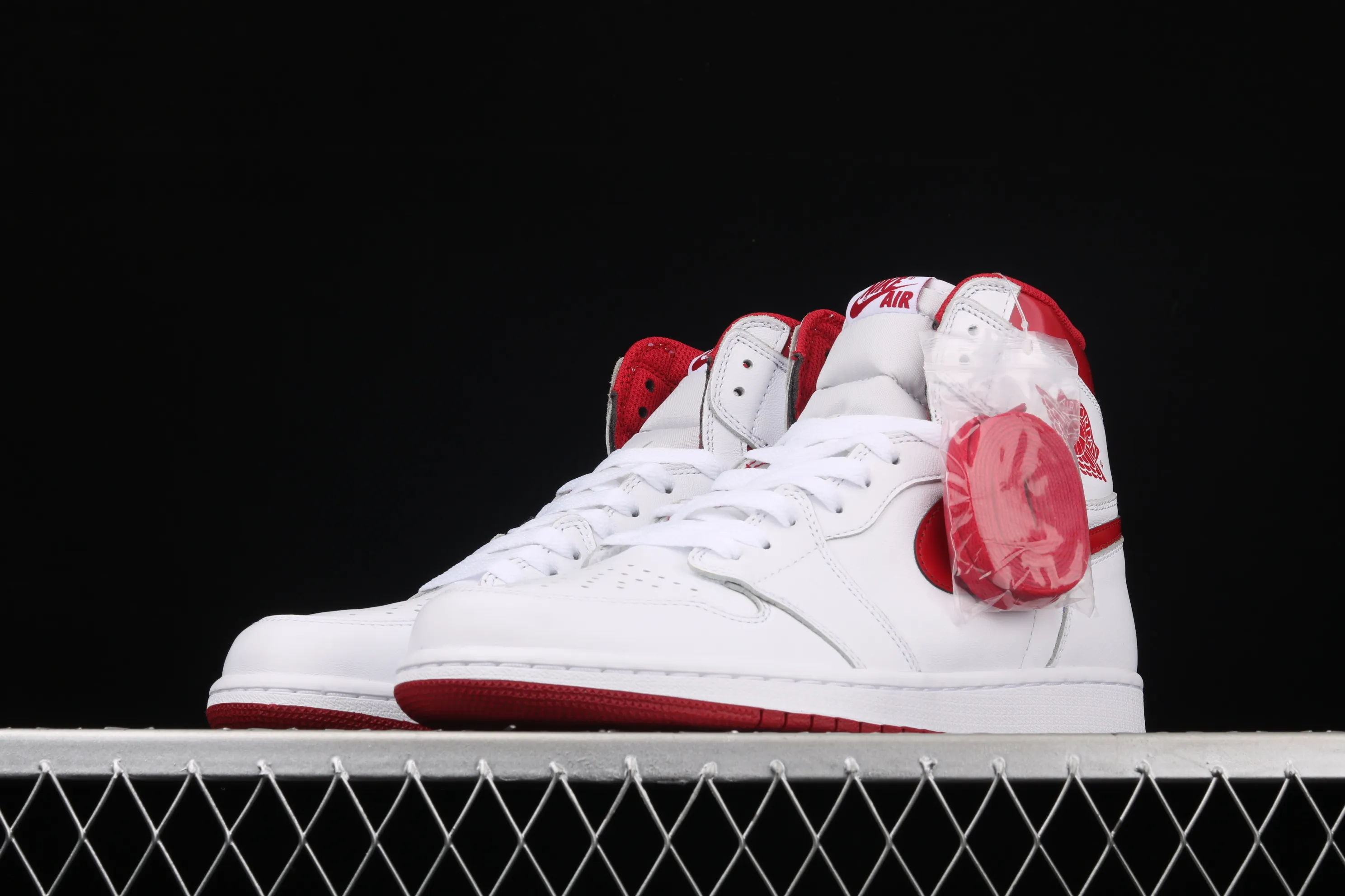 All categories Air Jordan Jordan series basketball shoes Air Jordan 1 High Air Jordan 1 Retro Metallic Red AJ1 Joe 1 white red 555088-103